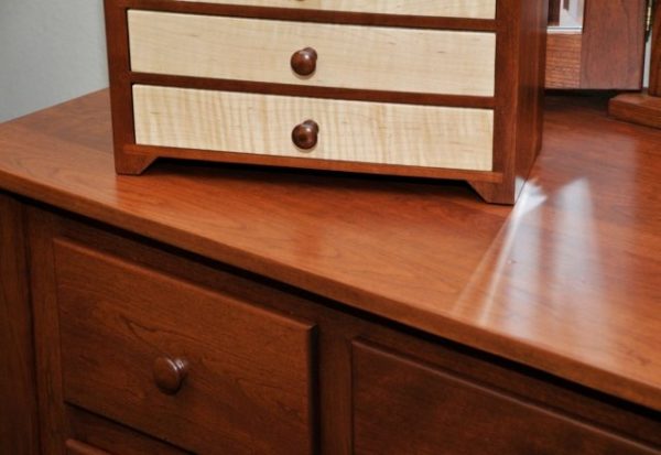 cherry_shaker_dresser_drawer_detail