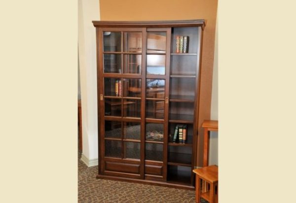 cherry_sliding-door_display-cabinet_6745V-640x440