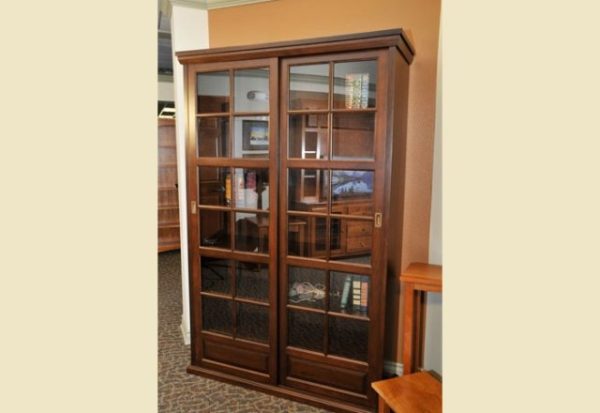 cherry_sliding-door_display-cabinet_6746V-640x440