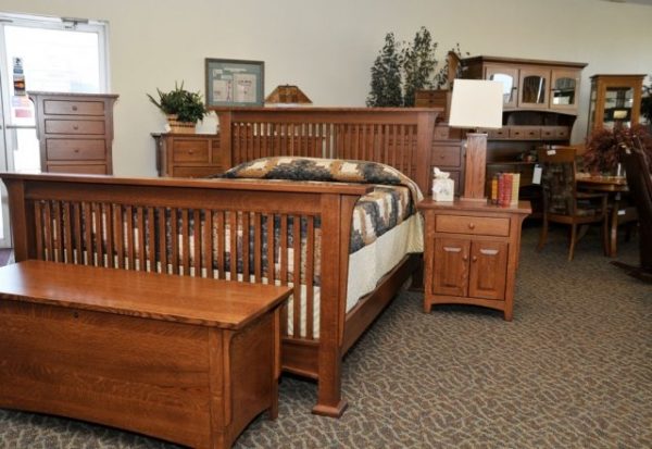 quarter-sawn-oak_mission_blanket-chest_bed